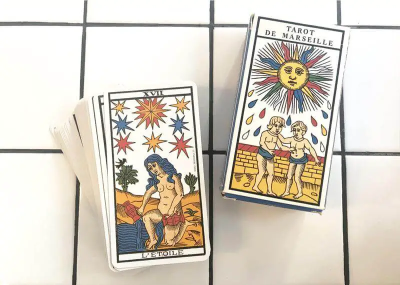 couper le jeu de tarot en deux